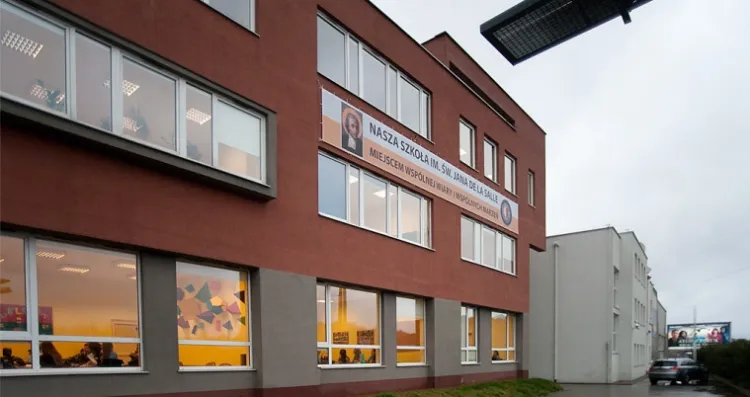 Do wypadku z udziałem rowerzysty i dziecka doszło przy szkole na Słowackiego. 7-letni chłopiec został zabrany do szpitala.