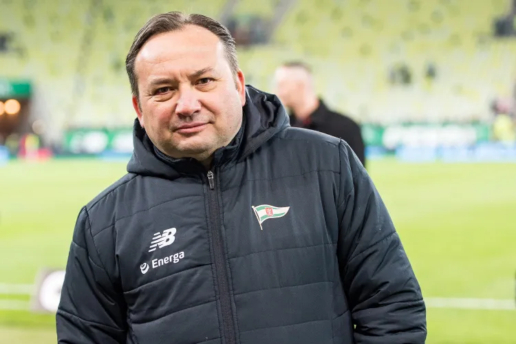 Adam Mandziara w latach 2014-2023 podejmował osobiście lub współuczestniczył w najważniejszych decyzjach dotyczących Lechii Gdańsk. Obecnie zapewnia, że jego firmę z klubem wiążą jedynie rozliczenia finansowe.