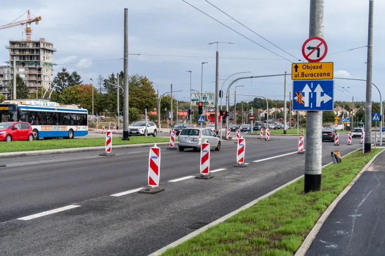 Ulica Wielkopolska na odcinku od Sopockiej do Starodworcowej. Urzędnicy informują, że prace są na ostatniej prostej. 