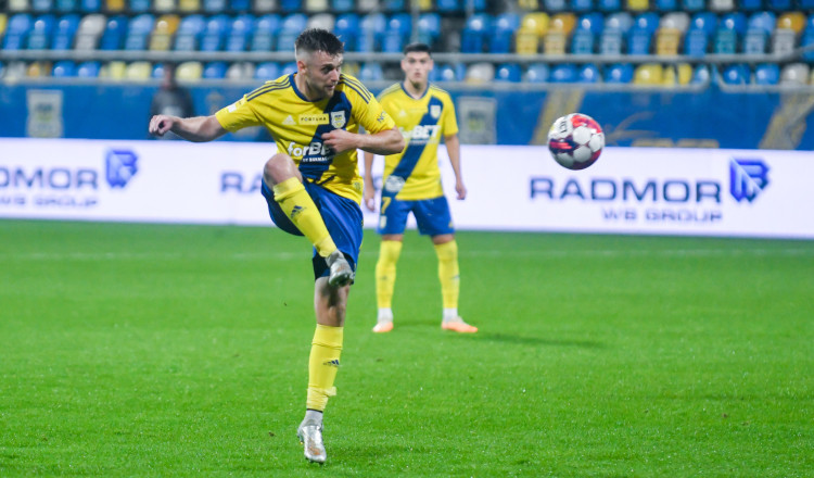 Hubert Adamczyk, choć tylko czterokrotnie zaczynał mecze w pierwszej "11" w tym sezonie, to ma na koncie już 2 gole i 3 asysty, co daje nadzieje, że może zbliżyć się do statystyk z rewelacyjnego, pierwszego roku gry w Arce Gdynia.