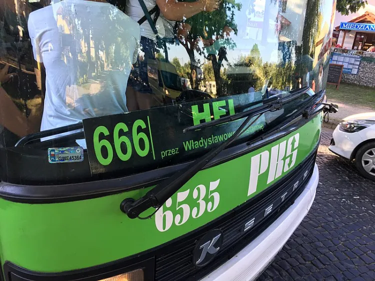 Autobus linii 666 jeździ do Helu już od wielu lat.