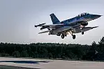 F-16 ląduje na DOL Wielbark