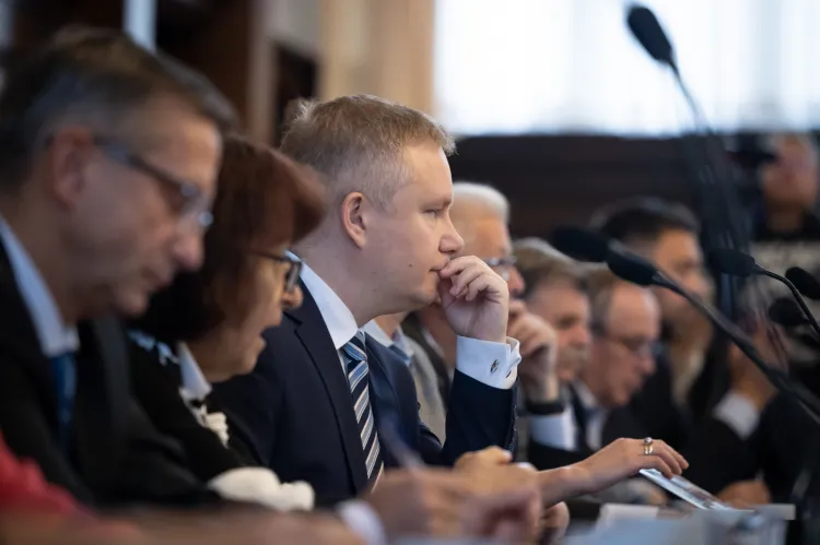 15 sopockich radnych było za przyjęciem budżetu, trzech zagłosowało przeciw.
