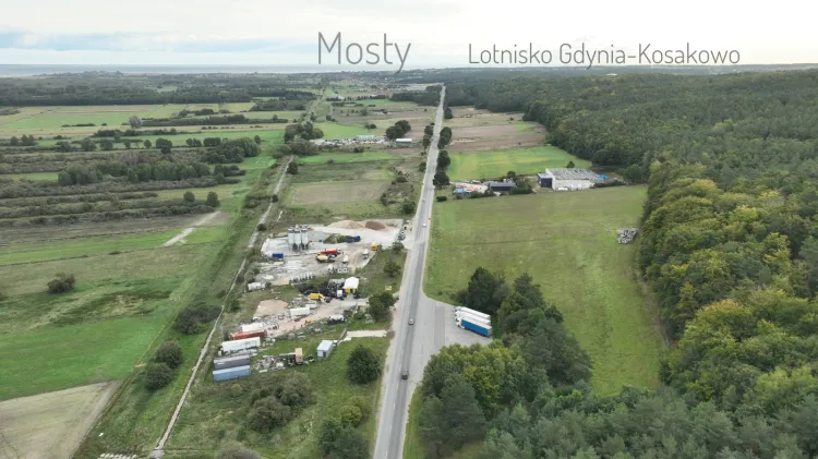 DOL Gdynia na dawnej drodze wojewódzkiej nr 100 ma ok. 2,5 km długości. Widok na wschód