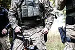 Supeł został przeszkolony do najtrudniejszych akcji, w tym walki z niebezpiecznymi przestępcami.