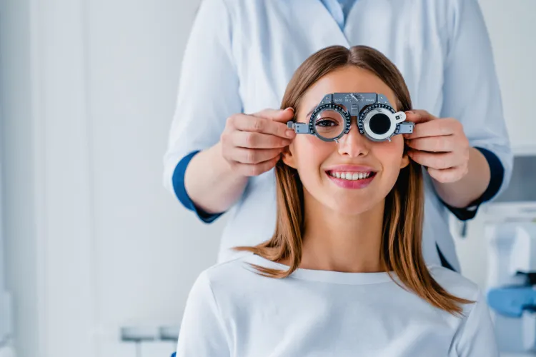 Laserowa korekcja wzroku to zabieg operacyjny stosowany najczęściej u osób z dużymi i małymi wadami wzroku. 