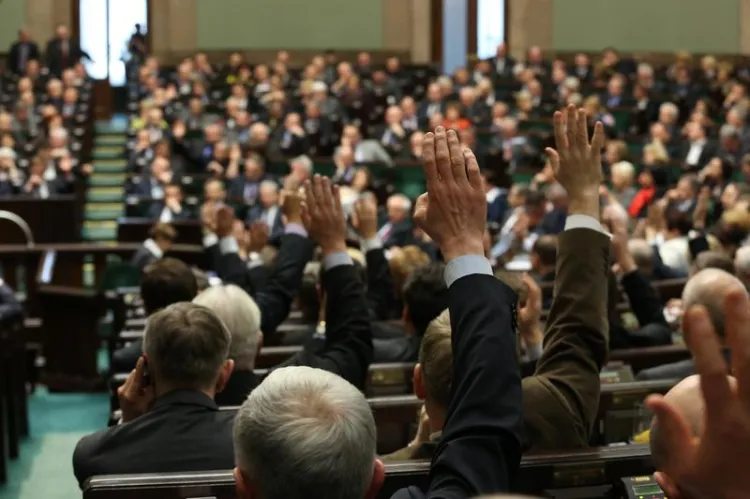 Terminu pierwszego posiedzenia nowego Sejmu jeszcze nie wyznaczono.