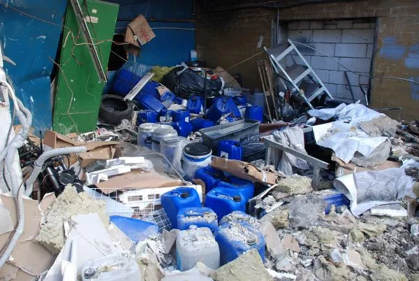 Narkotyki i środki do ich wytwarzania znaleziono w zniszczonej wybuchem na początku października hali przemysłowej na Oksywiu.
