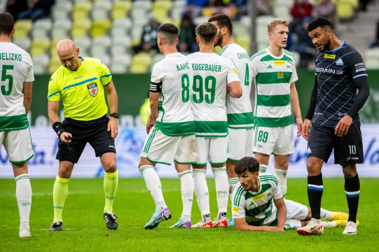 Lechia Gdańsk pokonała Stal Rzeszów 2:1, gdyż w drugiej połowie na gola Adlera Da Silvy (nr 10) odpowiedział Tomasz Neugebauer.