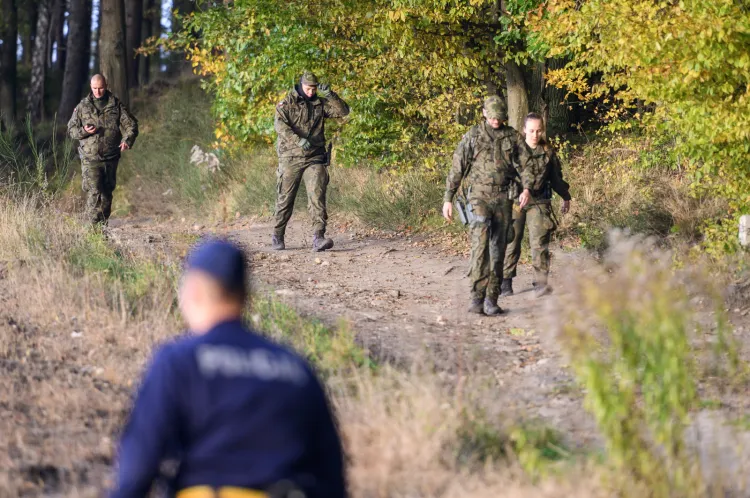 W poszukiwania Grzegorza Borysa zaangażowani są funkcjonariusze żandarmerii wojskowej, policji, a nawet straży leśnej. Jak dotąd bezskutecznie.