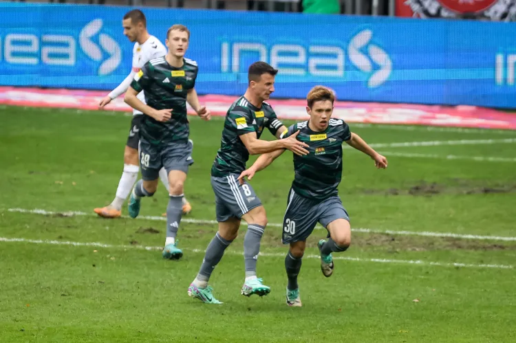 Lechia Gdańsk wygrała z GKS Tychy 3:1, a gole strzelali dla niej kolejno (od prawej): Maksym Chłań, Rifet Kapić i Tomas Bobcek.