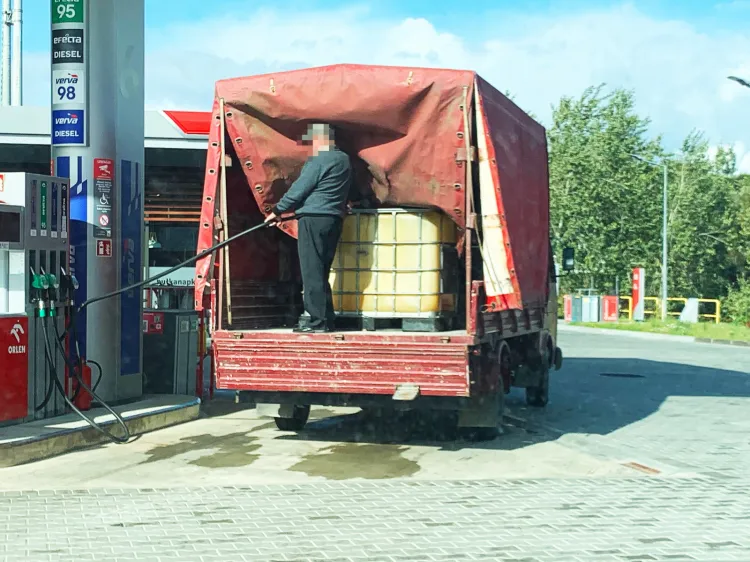 Kierowcy bardzo szybko oswoili się z bardzo wysokimi cenami paliw. 