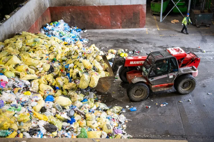 Mieszkańcy Gdyni zapłacą o 5 zł mniej niż dotychczas za wywóz śmieci.