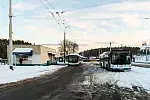 Nowe przystanki przy ulicy Nowowiczlińskiej skróciły czas jazdy autobusów, które nie muszą zajeżdżać na pętlę.