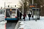Nowe przystanki przy ulicy Nowowiczlińskiej skróciły czas jazdy autobusów, które nie muszą zajeżdżać na pętlę.