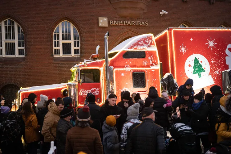 Świąteczna ciężarówka Coca-Coli w tym roku nie zajedzie do Trójmiasta. Tu zeszłoroczna wizyta w Gdańsku.