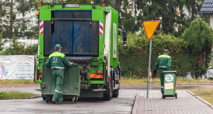 Politycy miejskiej opozycji w Gdyni twierdzą, że obniżka opłat za wywóz śmieci pół roku przed wyborami samorządowymi, to zagrywka polityczna. Zwłaszcza że cen nie zmieniano od czterech lat, a nadwyżka w systemie przez cały ten czas rosła.