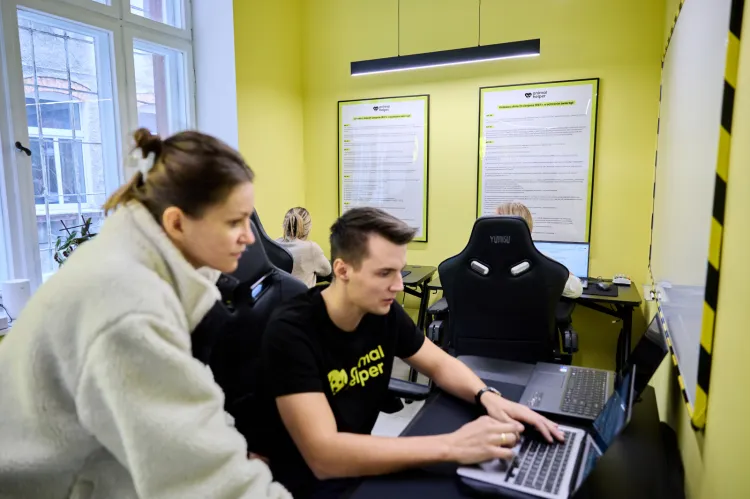 Siedziba Animal Helper mieści się na Obrońców Westerplatte w Gdańsku. Na ten moment praca operatorów w całości odbywa się stacjonarnie.