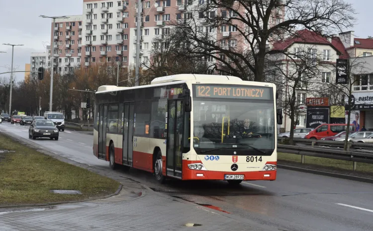 Autobus linii 122 kursuje na trasie Sopot Kamienny Potok - Port Lotniczy Gdańsk. 