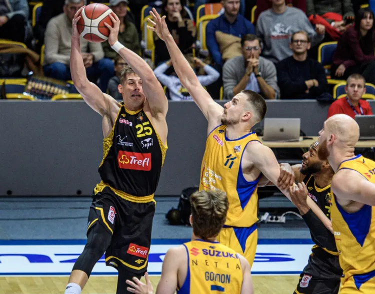 W 13. kolejce Orlen Basket Ligi, Trefl Sopot zagra w Hali 100-lecia, a Krajowa Grupa Spożywcza Arka Gdynia uda się do stolicy.