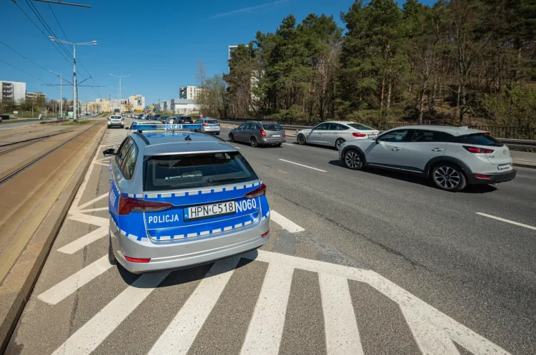 Policja często zatrzymuje kierowców z aktywnymi sądowymi zakazami prowadzenia pojazdów. 