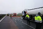 W wyniku wypadku na A1 rozszczelniła się cysterna przewożąca paliwo lotnicze.