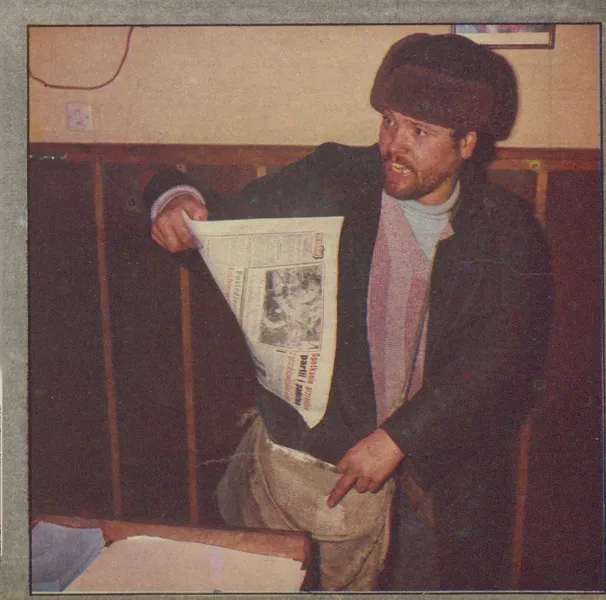 Peter Konfederat, czyli Piotr Makarewicz (1946-2022) początkowo pracował jako gazeciarz. Kupował Wieczór Wybrzeża za 50 gr i sprzedawał go na Monciaku za złotówkę. Na zdjęciach opublikowanych w tygodniku Czas, nr 14, 2 kwietnia 1978 r.