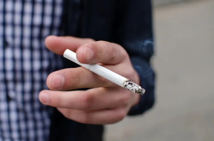 Rosną ceny papierosów, od kilku lat wzrasta również liczba palaczy. 