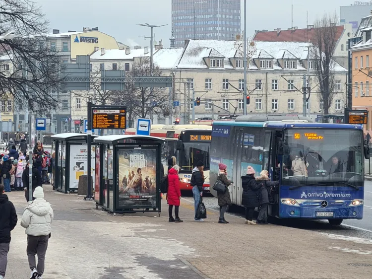 Wydłużenie buspasa z Huciska do zatoki przy Forum Gdańsk miało usprawnić ruch autobusów, ale pomysł na razie zarzucono. Są jednak inne propozycje, które po wdrożeniu mają zmniejszyć korki w centrum Gdańska.