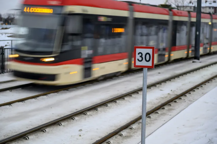 Dodatkowe detektory mają upłynnić ruch tramwajów na Nowej Warszawskiej i poprawić ich punktualność.