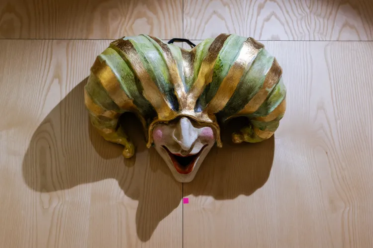 Na wystawie w Salonie VIP Portu Lotniczego Gdańsk zaprezentowane zostały unikatowe maski weneckie z pracowni Sergio i Massimo Boldrin "La Bottega dei Mascareri", jednej z najbardziej znanych i renomowanych na świecie.