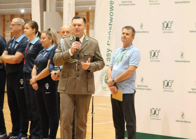 Bartłomiej Obajtek (na zdjęciu z mikrofonem) szefem RDLP w Gdańsku był od 2018 r.