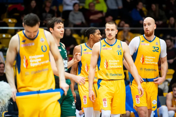 Zdaniem Łukasza Wiśniewskiego, koszykarze z Gdyni powinni się bardziej poświęcać, jeśli liczą na zwycięstwa w Orlen Basket Lidze.