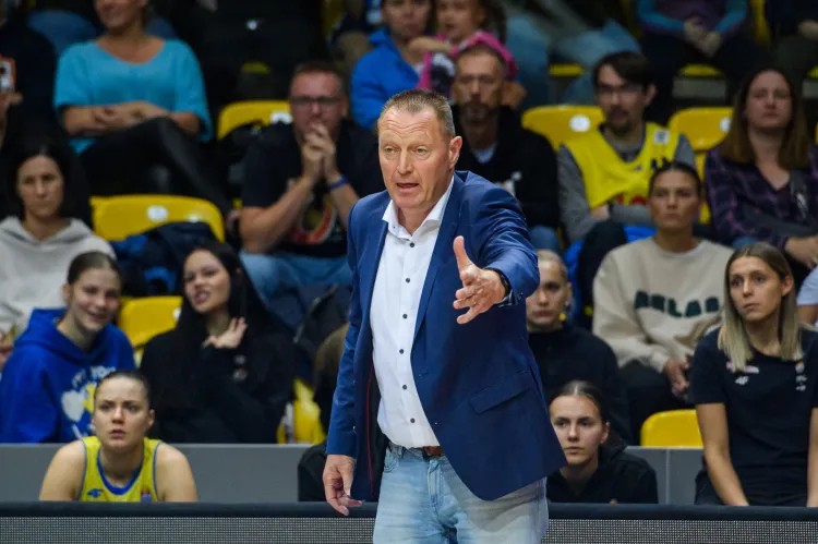 Philip Mestdagh na 61. urodziny od koszykarek otrzymał prezent w postaci wygranej we Wrocławiu, a od VBW Arki Gdynia nowy kontrakt na pracę w sezonie 2024/25.