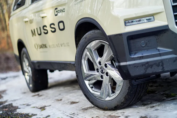 Odświeżony pickup SsangYong Musso Grand. 