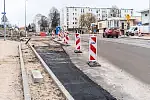 Gołym okiem widać, że do zakończenia przebudowy Chwarznieńskiej na Witominie jeszcze daleko.