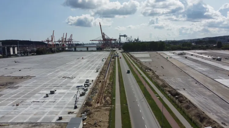 Centrum Logistyczne Portu Gdynia od kilku lat powstaje przy ulicy Logistycznej. Teraz wzbogaci się o terminal intermodalny. 