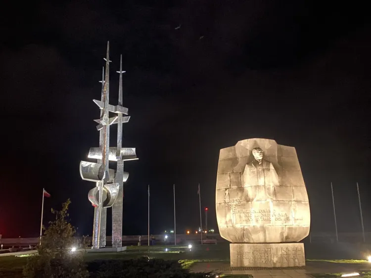 Pomysłów na projekty BO mieszkańcom Gdyni nie brakuje - jednym z niedawno zrealizowanych jest ten dotyczący podświetlenia gdyńskich pomników.