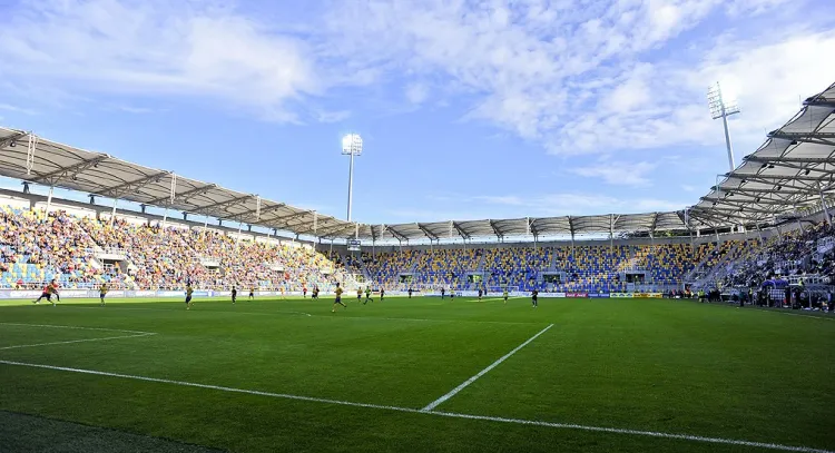 Przed przekazaniem stadionu Irlandczykom w Gdyni wysiano 250 kilogramów nowej trawy. 