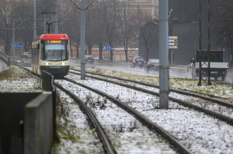 Tory tramwajowe na ul. Podwale Przedmiejskie zdaniem ZTM są wyeksploatowane i konieczny jest ich remont. 