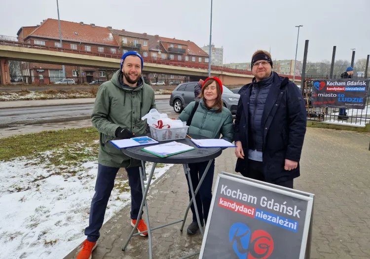 Tomasz Jezierski (z lewej str.) i Artur Szostak (z prawej str.) założyli ruch "Kocham Gdańsk" i  kompletują listy kandydatów, by wystartować w wyborach samorządowych.