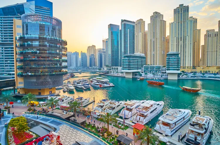 Dubaj - jedno z najbardziej znanych i poążdanych przez turystów miejsc do zwiedzenia.