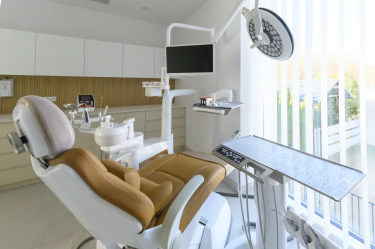 Nowoczesne gabinety stomatologiczne, sale operacyjne oraz ośrodek szkoleniowy zostaną otwarte w nowoczesnym obiekcie Potokowa Centrum.