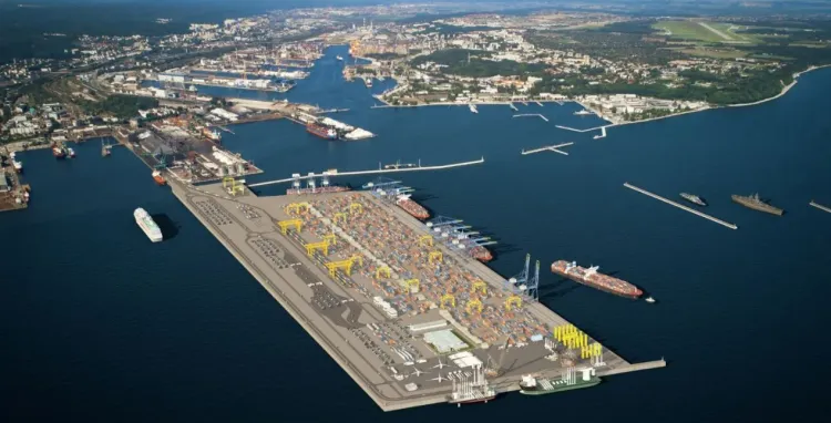 Port Zewnętrzny to planowane przedłużenie "molo Węglowego" w formie sztucznego pirsu. Ma to umożliwić zawijanie statków kontenerowych o długości ponad 400 metrów i zanurzeniu sięgającym do 16 metrów.