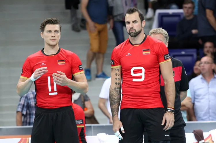 Lukas Kampa (z lewej) i Georg Grozer (z prawej), czyli koledzy z reprezentacji Niemiec jednak nie zagrają razem w Treflu Gdańsk.