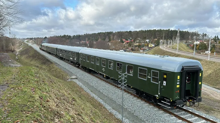 Na początku lutego odbył się pierwszy specjalny przejazd bajpasem kartuskim. Powyżej pociągu widoczne są tory PKM prowadzące w kierunku lotniska. 