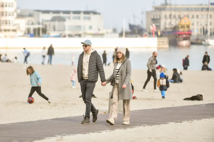"Często spaceruję sama po plaży czy po centrum Gdańska. Widuję same pary" żali się nasza czytelniczka.