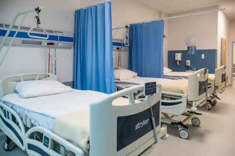 Nowy Oddział Chirurgii Rekonstrukcyjnej Głowy i Szyi posiada 10 łóżek, z możliwością dostawienia kolejnych 6 miejsc.