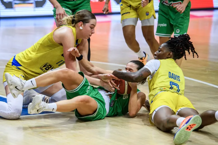 Rennia Davis znalazła się w najlepszej piątce Orlen Basket Ligi sezonu 2023/24, a Kamila Borkowska otrzymała prymat wśród koszykarek do 23 lat. VBW Arce Gdynia pozostała walka o brąz.