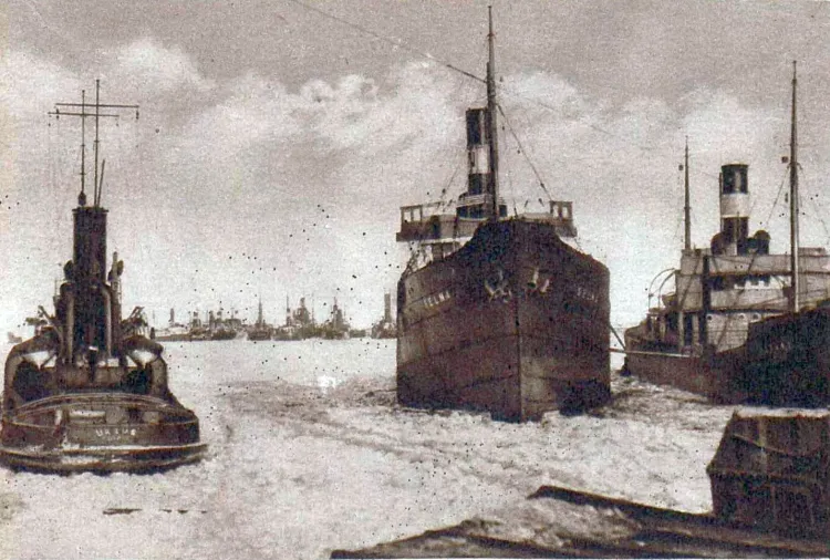 Katastrofalna fala mrozów uwięziła okręty w porcie Gdynia. 